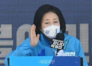 [4·7 재보선] 일자리 킬러 vs 일자리 소개…박영선, 통번역대학원생에 'AI 번역' 소개