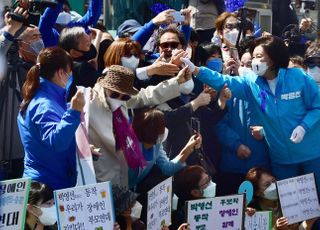 &lt;포토&gt; 박영선 서울시장 후보, 동작구 집중유세