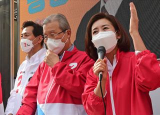 &lt;포토&gt; 오세훈 지지 호소하는 나경원