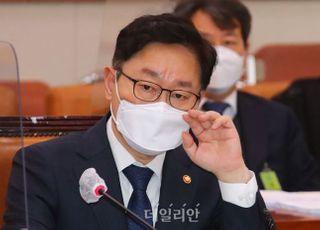 박범계 "대검은 대검대로, 중앙지검은 중앙지검대로 조치있을 것"