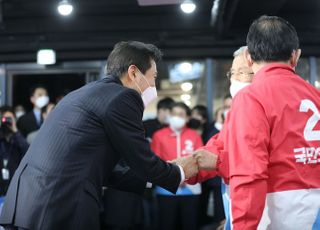 &lt;포토&gt; 국민의힘 당사 도착하는 오세훈-김종인