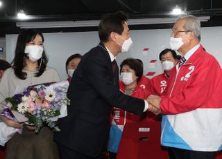 &lt;포토&gt; 오세훈 축하하는 김종인