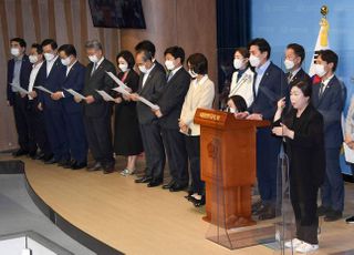 &lt;포토&gt; 민주당 초선의원, 재보선 참패 입장문 발표