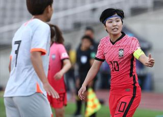 ‘벼랑 끝 여자축구’ 유럽파 3인방에 달린 도쿄행 티켓