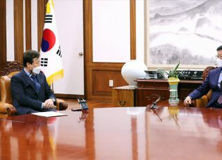 &lt;포토&gt; 박병석 국회의장 예방하는 도종환 비대위원장