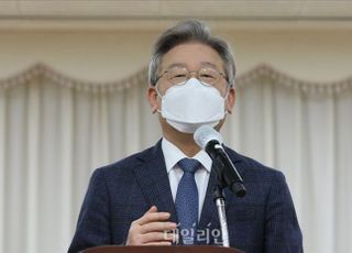 與 당권주자 잇따라 만난 이재명 "당이 새롭게 출발해야"