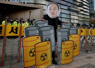 미뤄왔던 후쿠시마 오염수 방류, 스가는 왜 지금 결정했나