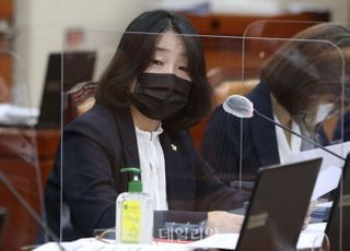 검찰, 윤미향 고발건 수사…'갈비뼈 골절' 길원옥 할머니 해외 혹사 의혹