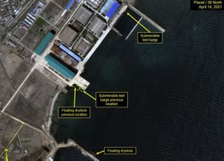 38노스 "북한 신포조선소 SLBM 바지선 제자리로"