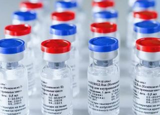 "국내 8월 위탁생산 백신, 러시아産 아니다"…논란만 더 키우는 정부