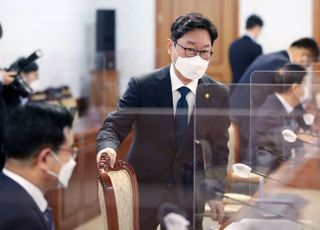 &lt;포토&gt; 부동산 투기의혹 수사협력 관련회의 참석하는 박범계 장관