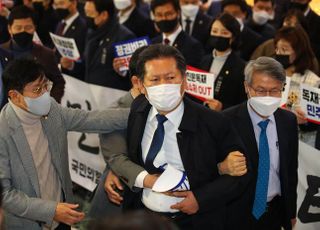 정청래 "내가 법사위원장 하면 하늘 무너지나"…野 "법치는 무너진다"