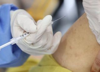 군·경·소방 등 사회필수인력 26일부터 AZ 백신접종 시작…남는 물량 소진?
