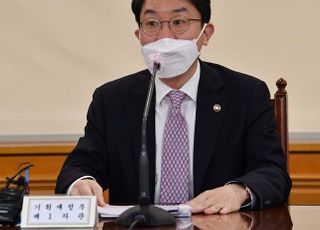 이억원 차관 “부채 부담 완화 위해 서민금융·기업대출 지원”