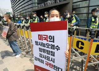 <포토> 삭발하고 일본대사관 앞에선 대학생들