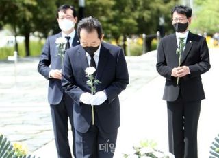 '대권 몸 풀기' 들어간 정세균, 봉하마을 찾아 "노무현 미완의 꿈 완성"