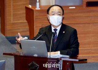 [4/27(화) 데일리안 퇴근길 뉴스] 홍남기 "가상자산은 화폐·금융자산 아냐…내년 예정대로 과세"