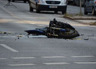 불법좌회전 택시, 오토바이와 충돌…고교생 1명 사망