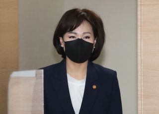 &lt;포토&gt; 이해충돌방지법 국회 본회의 통과 관련 기자회견 참석하는 전현희