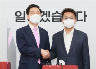 文대통령 오찬 거절한 김기현, 이철희 만나 "靑 방향성 달라져야"