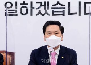 '민생 먼저' 김기현, '백신·부동산' 정조준하고 정무엔 말 아꼈다