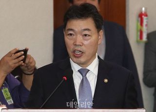 김오수, 인사청문회 파고 넘을 수 있을까?…정치적 중립성·이해충돌 논란 쟁점 
