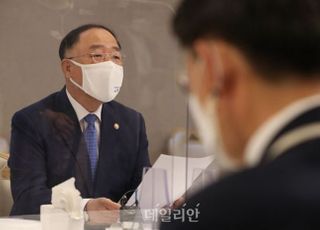 홍남기, 세제 손질 '당정협의' 촉구…시장불안 해소엔 '역부족'