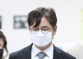 &lt;포토&gt; 법정 향하는 박형철 전 청와대 반부패비서관