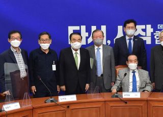 &lt;포토&gt; 상임고문단 간담회 개최한 민주당