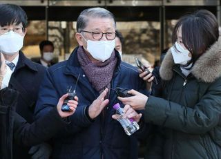 최신원 4차 공판에서 '정경심 판례'까지 언급…검찰·변호인 공방에 재판부 "답답하다"