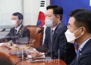 호남 민심 이탈하며 민주당 지지율 30% 붕괴…文 지지율도 하락