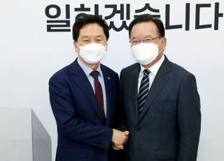 &lt;포토&gt; 김기현 국민의힘 권한대행 방문한 김부겸 국무총리