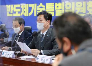 &lt;포토&gt; 반도체기술특위 출범식 발언하는 송영길 대표