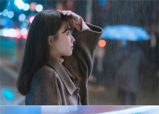 '멸망' 박보영·서인국, 빗 속 눈맞춤…제작진 "서로를 향한 감정 고조"