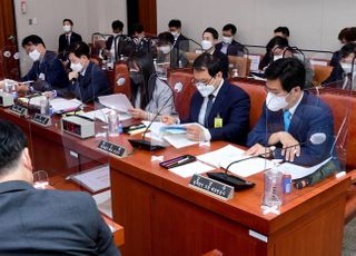 자영업자 울분 앞에서…정부 "손실보상 소급 적용시 지원금 환수" 논란