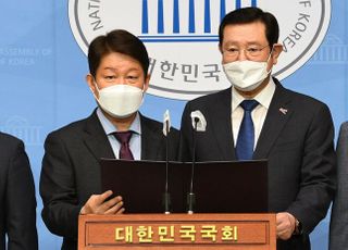 &lt;포토&gt; 권영진 대구시장-이용섭 광주시장, 대구-광주 2038 하계 아시안게임 공동 유치 선언