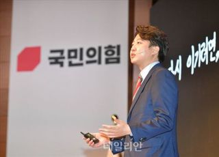 '이준석 바람' 환영하는 野…속으로는 초조한 이유