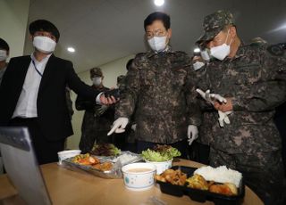 장병 급식 살펴보는 송영길 대표