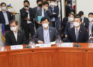 고위당정협의 참석한 서훈 국가안보실장과 이호승 정책실장 