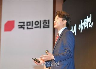 [데일리안 오늘뉴스 종합] '30대·0선' 이준석이 국힘 대표? / 백신 접종률 10% 돌파 등