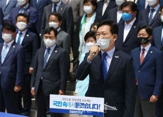 민주당, '조국 회고록'으로 '조국의 강'에 다시 빠지나