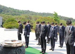 한화 방산3사, 나라사랑 마음 새기는 현충원 참배 실시