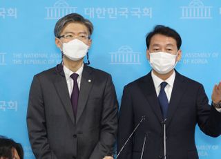  '양극화 해소·삶의 질 향상을 위한 시대전환 미래비전 공동성명' 발표한 이광재-조정훈