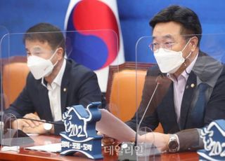 민주당 "6월엔 손실보상법 처리한다"…야당은 '진정성' 의심