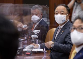 연구기관장 및 투자은행 전문가 간담회 모두발언하는 홍남기 부총리