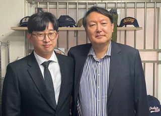 윤석열, 현충일에 천안함 생존자 만나…"괴담유포는 혹세무민"