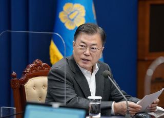 문대통령 "상반기 1400만명 접종 가능…백신 모범국 가능"