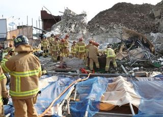 광주 5층 건물 붕괴 사고, 9명 사망· 8명 중상…추가 매몰자 확인중