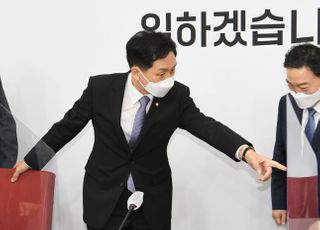 국회에서 만난 김기현 원내대표와 김오수 검찰총장