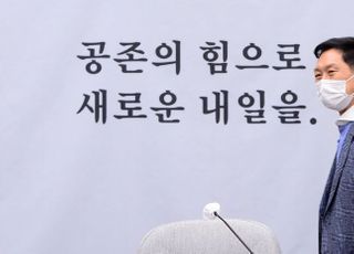 원내대책회의 참석하는 김기현